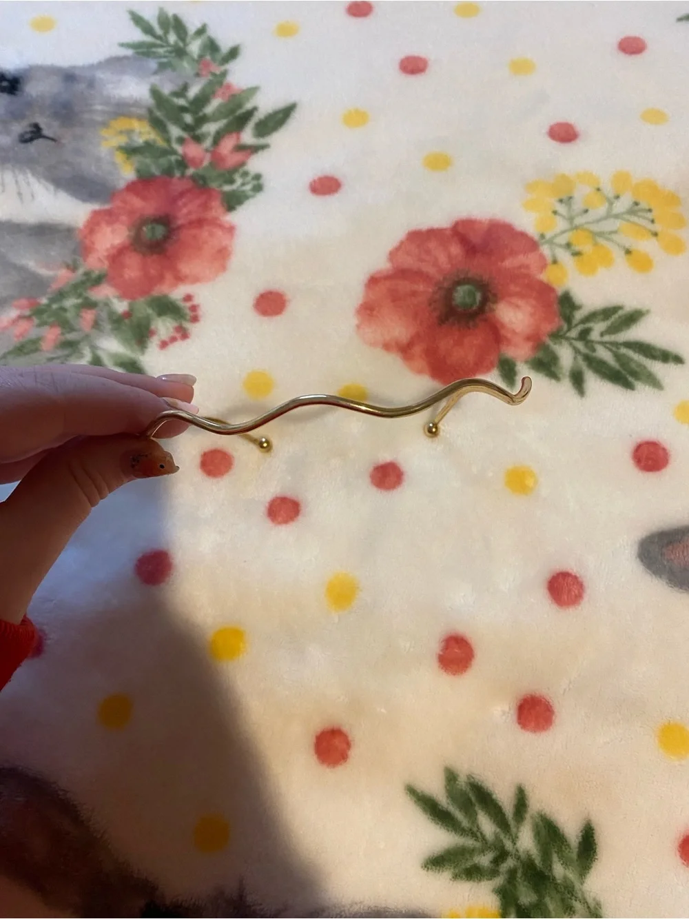 Gold wavy necklace
